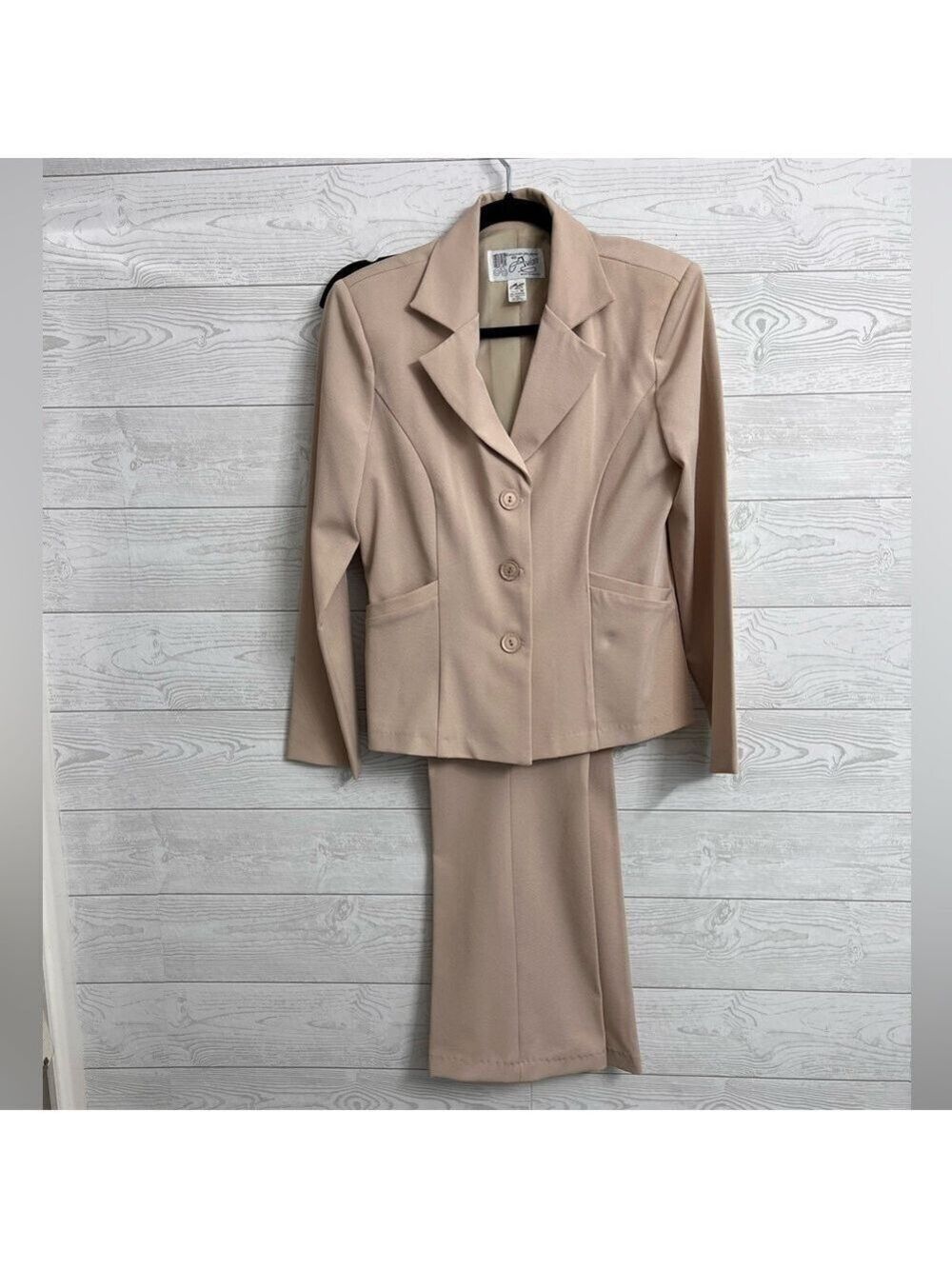 Avian Handmade Women’s Vintage Polyester Cream Pant Suit. Size M